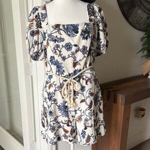Rachel Zoe Floral Puff Sleeve Romper w/ shell rope belt Size 8. NWT